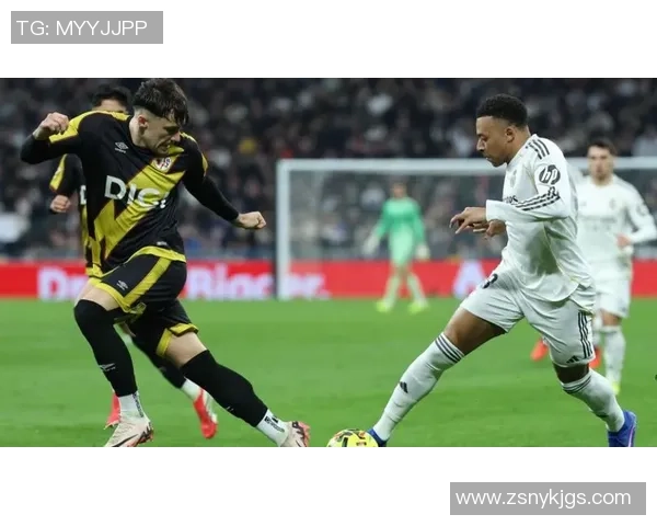 世界杯精彩对决皇马与AC米兰战成平局绝杀瞬间引发全场热烈反响