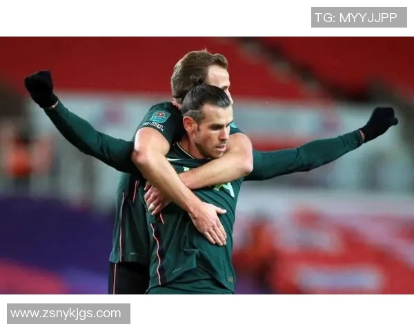 友谊赛精彩对决:里昂与热刺战成平局帽子戏法引发全场热烈反响 友谊赛精彩对决:里昂与热刺战成平局帽子戏法引发全场热烈反响